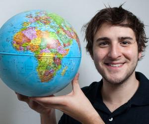 英国24岁男子游遍196国 成最年轻环球世界者