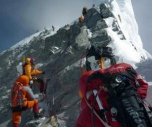 珠穆朗玛峰发生雪崩 6名登山者遇难仍有人失联
